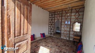 نمای داخلی اتاق کلگر اقامتگاه بومی مرد ماهیگیر - قشم - روستای نقاشه